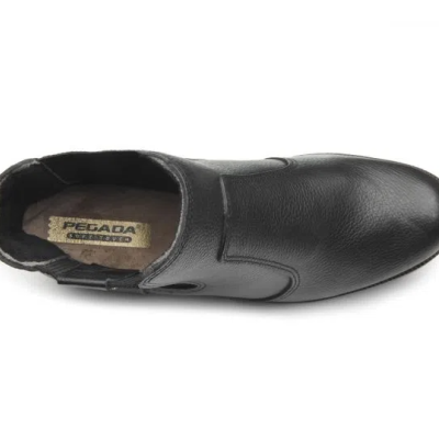 Sapato masculino preto em couro com etiqueta PEGADA CONFORTO