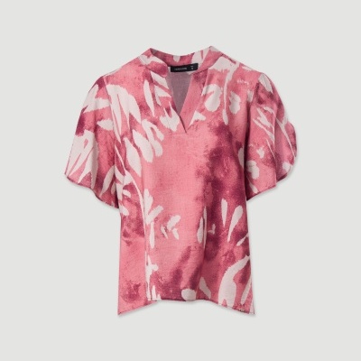 Blusa feminina rosa com padrões brancos e mangas bufantes
