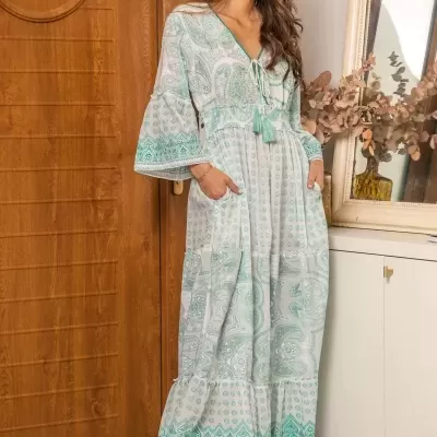 Vestido comprido feminino padrão verde e branco com mangas largas e bolsos