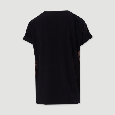 T-shirt preta de manga curta vista de trás