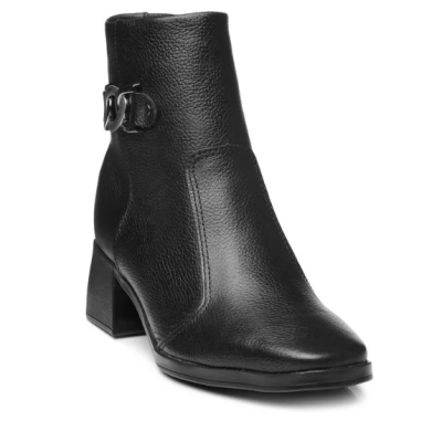 Botim feminino preto em couro com fivela e salto quadrado