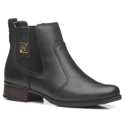 Botim preto de pele com painel elástico e detalhe metálico dourado.