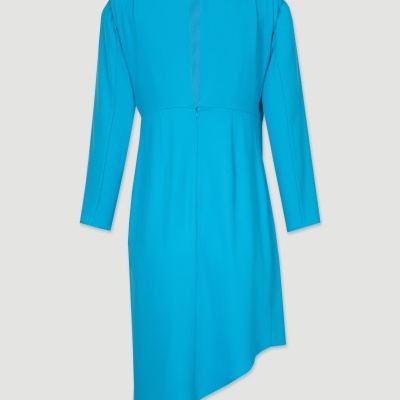 Vestido azul turquesa de manga comprida com corte assimétrico e abertura nas costas