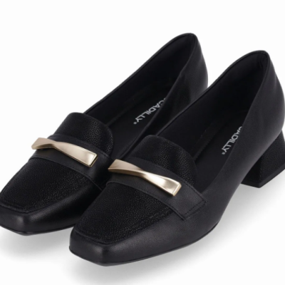 Sapatos pretos de salto médio com detalhe dourado