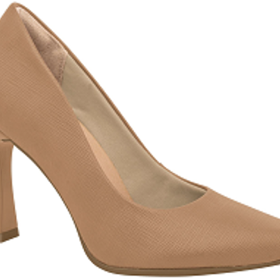 Sapato de salto alto bege com textura fina e salto quadrado