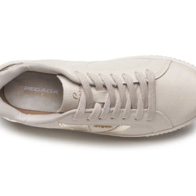 Ténis branco PEGADA visto de cima