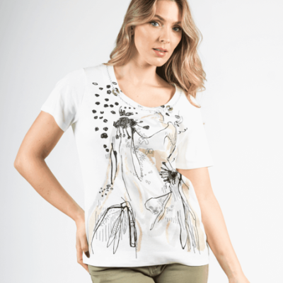 T-shirt branca com estampado artístico em preto e cinzento