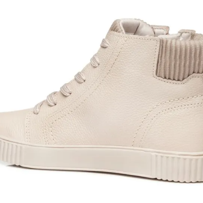 Bota desportiva alta bege claro com sola de borracha e tecido canelado no calcanhar