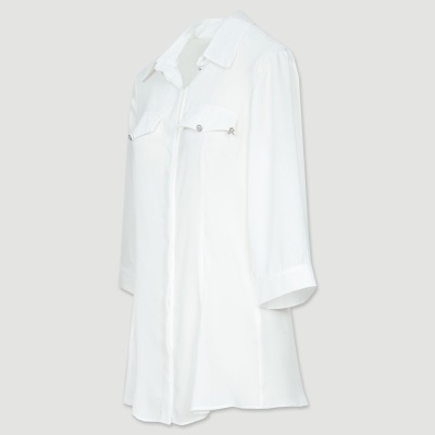 Camisa branca de manga 3/4 com bolsos