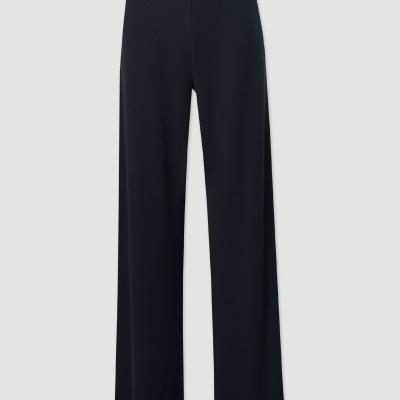 Calças pretas de tecido liso com corte reto, cintura média