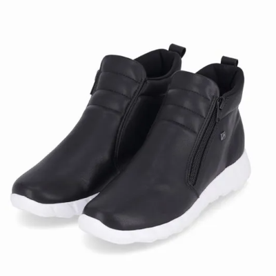 Sapatilhas pretas com sola branca e fecho lateral.