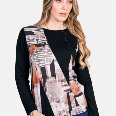 Camisola feminina preta com padrão abstrato castanho e bege na frente e manga comprida