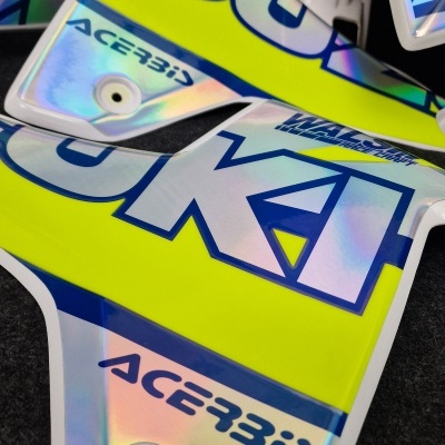 Peças plásticas holográficas para motocicleta com textos SUZUKI e ACERBIS