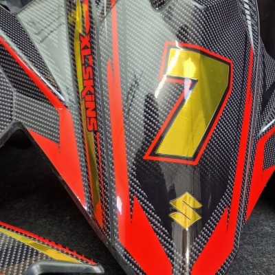 Carenagem para moto com número 7, cor vermelha e fibra de carbono