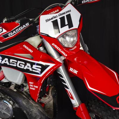 Motocross enduro vermelho e preto com número 14 e nome SIMÃO RIBEIRO