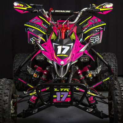 Quad Suzuki LTR 450 rosa e preto com número 17 e amortecedores Elka Suspension