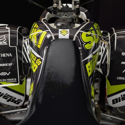 Quad preto, branco e verde com grafismos e texto TASCA DO BISPO e outras marcas.