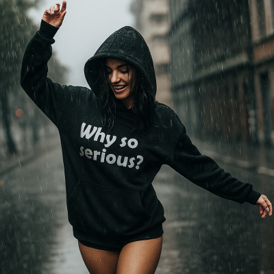 sweatshirt preta com capuz e texto Why so serious?