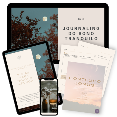 Dispositivos e papéis com guias de journaling para sono tranquilo em tons suaves e imagens da natureza