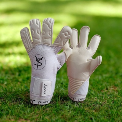 Par de luvas desportivas brancas YKAFY em relva