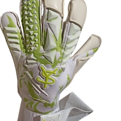 Luva desportiva branca e verde com relevo triangular e fecho de velcro