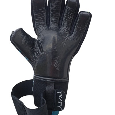 Luva para guarda-redes preta com alça ajustável e etiqueta YKAFT