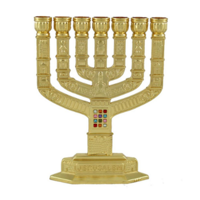 Castiçal dourado com sete braços e pedras coloridas