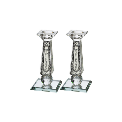 Par de castiçais de vidro transparente com base quadrada e detalhes espelhados