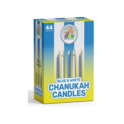 Caixa colorida de velas Chanukah azuis e brancas com texto e logo no pacote.