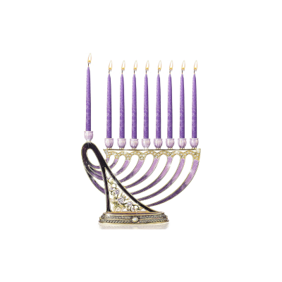 Menorá decorativa com nove velas lilás acesas