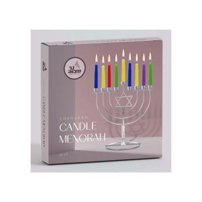 Embalagem de menorá de Chanukah metálica com velas coloridas acesas