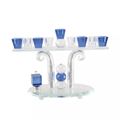 Chanukiah em vidro azul e transparente com copos alternados