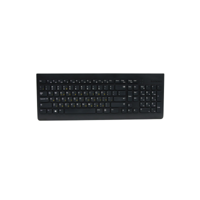Teclado preto com teclas QWERTY e teclado numérico