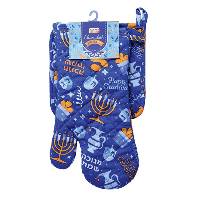 Conjunto de cozinha azul com desenhos de Chanucá e texto, incluindo menorás e dreidels.