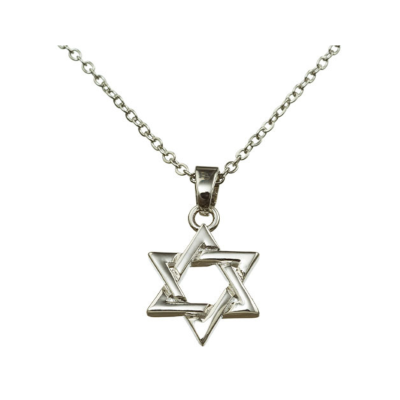 Colar prateado com pendente estrela de seis pontas entrelaçadas