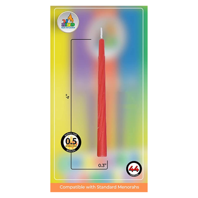 Vela vermelha fina com 10,2 cm junto a embalagem colorida com textos e selos.