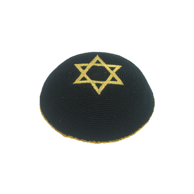 Kipá preto com estrela de David dourada bordada