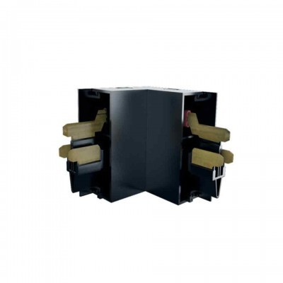 Suporte de ferramentas de limpeza preto com cabos de madeira