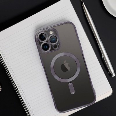 Telemóvel preto com capa transparente com anel magnético e símbolo Apple sobre caderno e caneta.