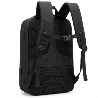 Mochila preta acolchoada com alças ajustáveis e bolsa com fecho
