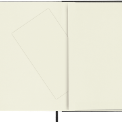 Caderno aberto com páginas em branco e cartão branco