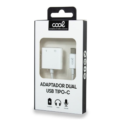 Adaptador dual USB tipo-C branco em embalagem de cartão branca com janela