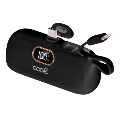 Carregador portátil preto com ecrã digital e conetores USB