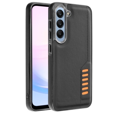 Capa preta para smartphone com detalhes laranja e recortes para câmaras