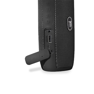 Coluna de som Bluetooth preta com botões e portas USB