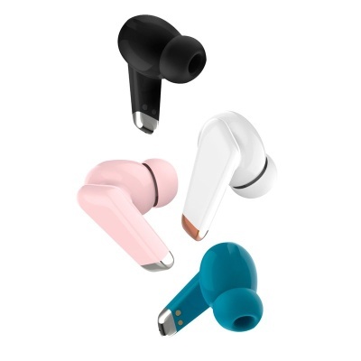 Auriculares sem-fios em quatro cores diferentes com fundo branco