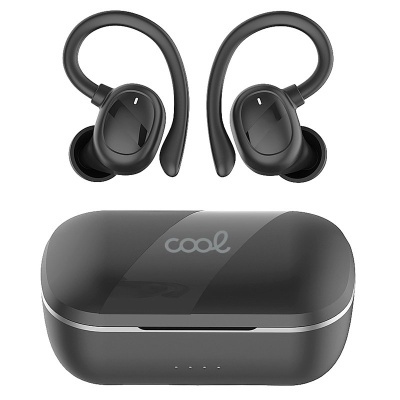 Auscultadores wireless pretos com ganchos e estojo preto com inscrição 'cool'