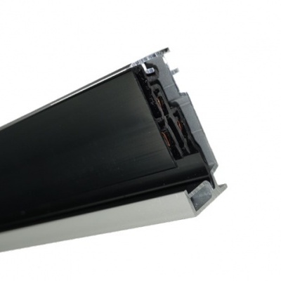 Perfil de alumínio preto e prateado com ranhuras internas