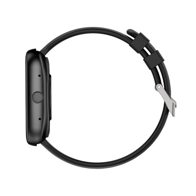 Smartwatch preto visto de lado com correia em silicone e fecho metálico