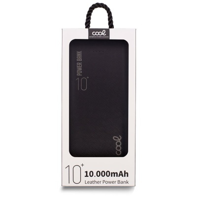 Power bank preto em embalagem branca, com 10 000mAh, acabamento em couro, marca cool